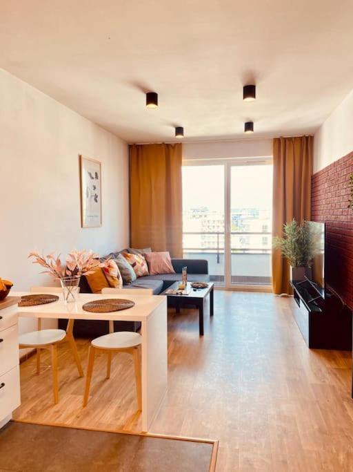 Spacious,Stylish And Comfortable 2 Room Apartment With Million Dollar View Варшава Экстерьер фото